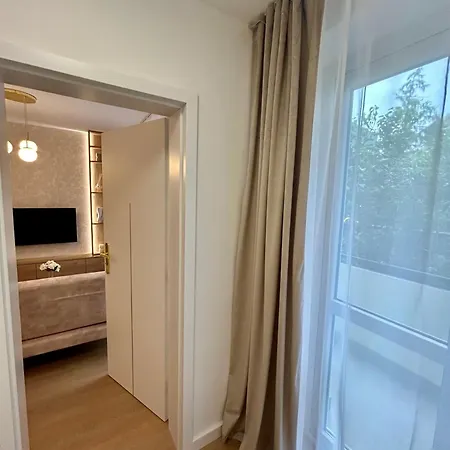 Hillon Gold With Balcony - Krakow, Bronowice 크라쿠프
